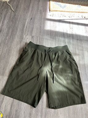 lululemon athletica Olive Green Men's Athletic Drawstring Shorts Nwots